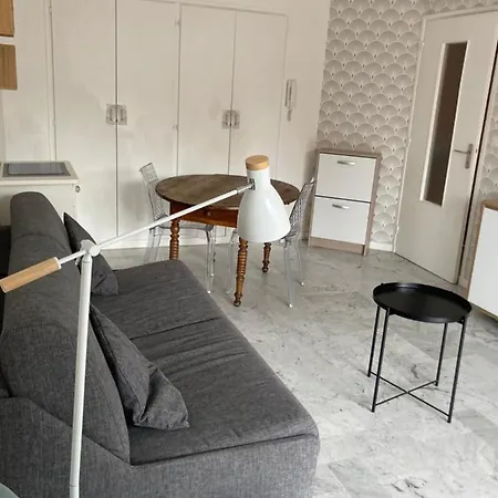 Apartment Studio Climatise Et Piscine En Bord De *