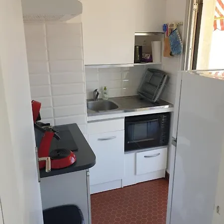 Studio Climatise Et Piscine En Bord De